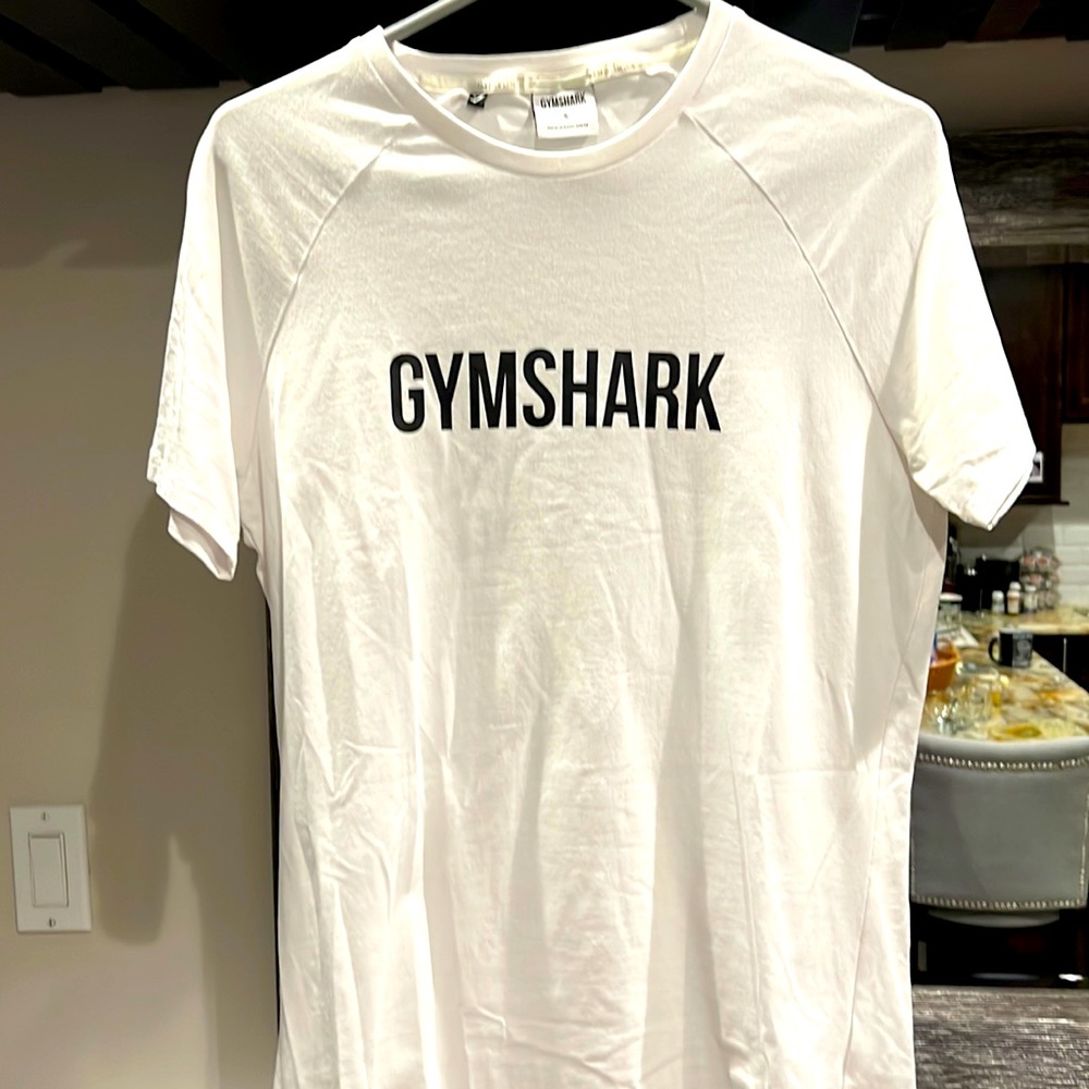 Men’s GYMSHARK white tee, NWOT. Perfect condition